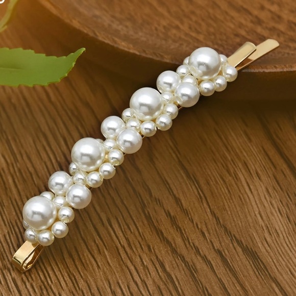 Set 2/hair clips, same style faux pearls - Picture 2 of 7
